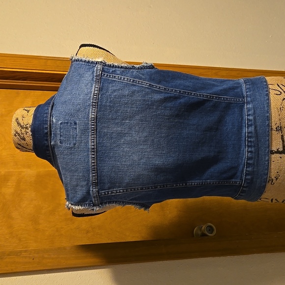 Lucky Brand Distressed Denim Vest Size S - Picture 6 of 10
